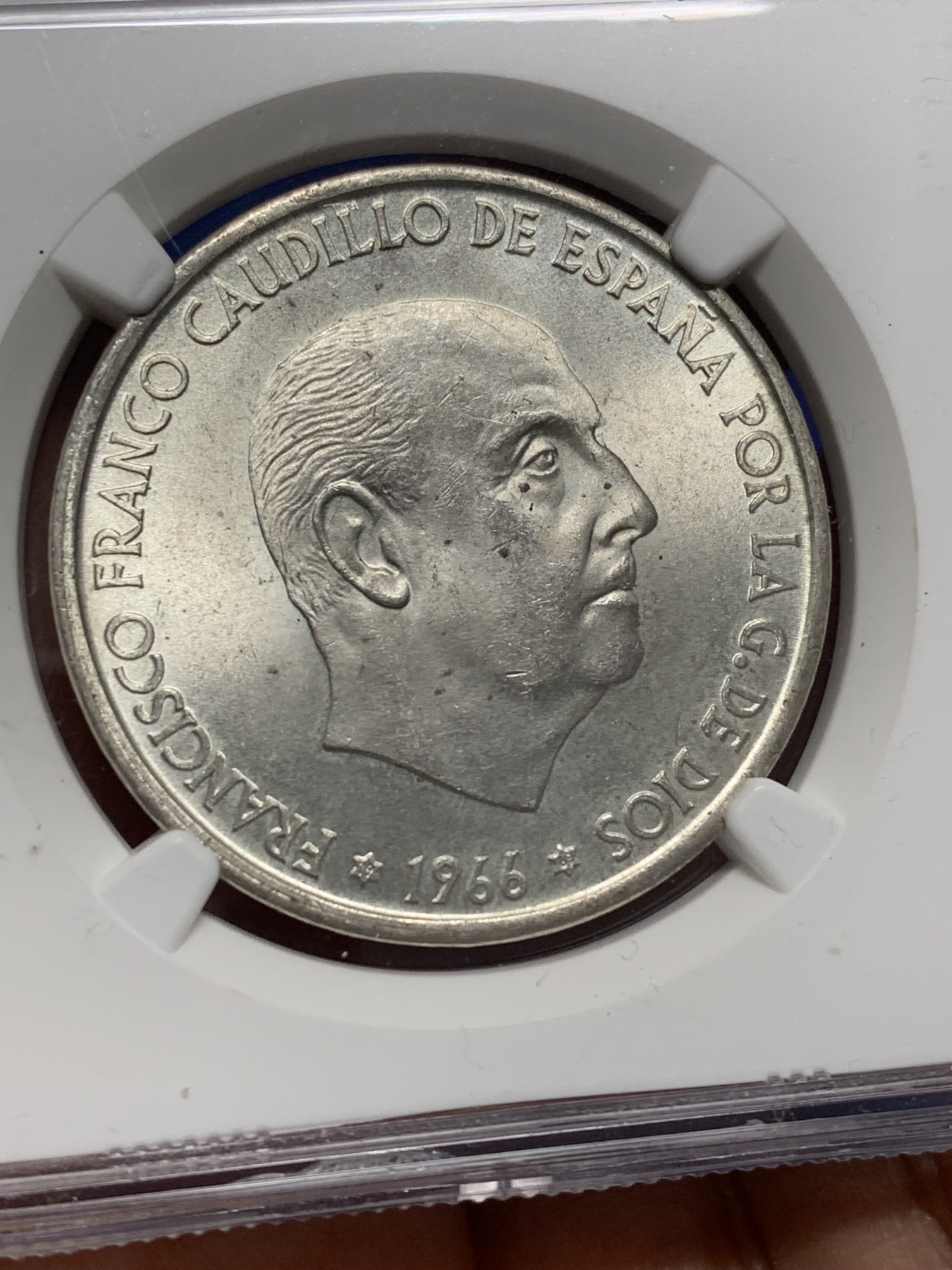 《竞宝斋》第222场-周日，周一 2场 (全场包邮) NGC MS64 西班牙1966佛朗哥100比赛塔银币 69版