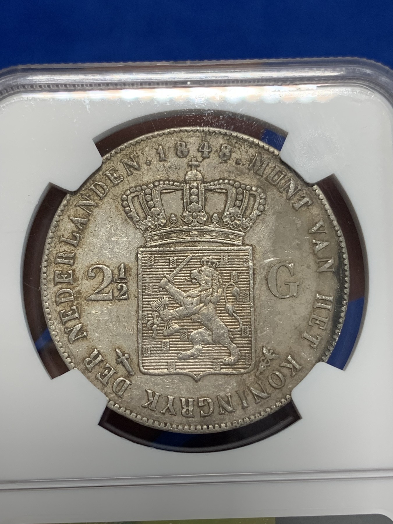 《竞宝斋》第222场-周日，周一 2场 (全场包邮) NGC XFD 荷兰1848年威廉二世 2.5盾长脖子 大银币 少见好品 原味老包浆 945高银