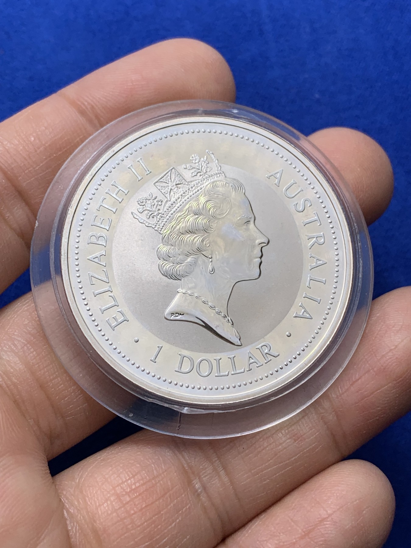 《竞宝斋》第222场-周日，周一 2场 (全场包邮) 澳大利亚 1995年 笑翠鸟 熊猫镶嵌银币 含纯银1盎司999银，金猫重0.5克黄金，发行1.5万枚，为北京国际钱币邮票展而发行 原盒