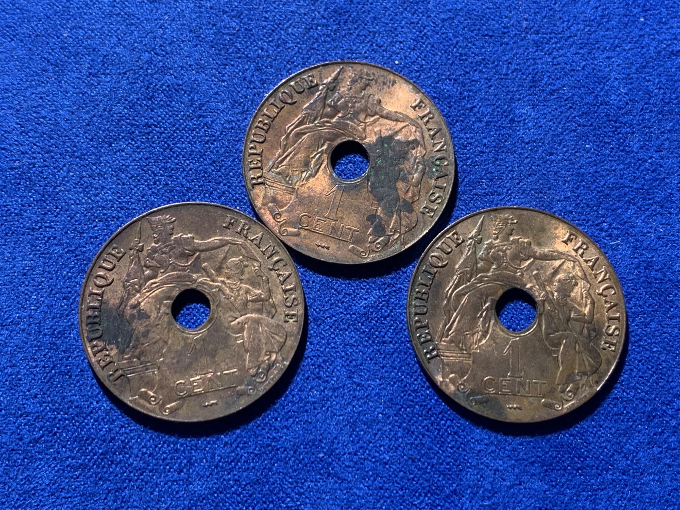 《竞宝斋》第222场-周日，周一 2场 (全场包邮) 3枚一组 法属印支1923年百分之一铜币