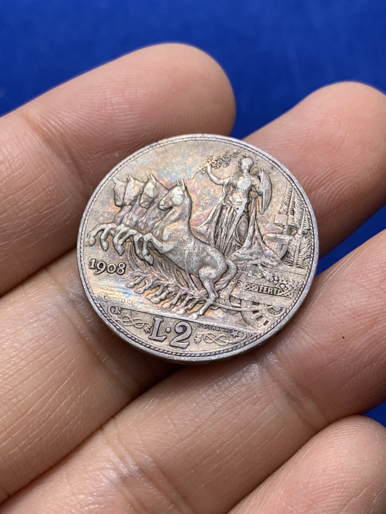 《竞宝斋》第222场-周日，周一 2场 (全场包邮) 1908年意大利圈版2里拉马车银币，带包浆