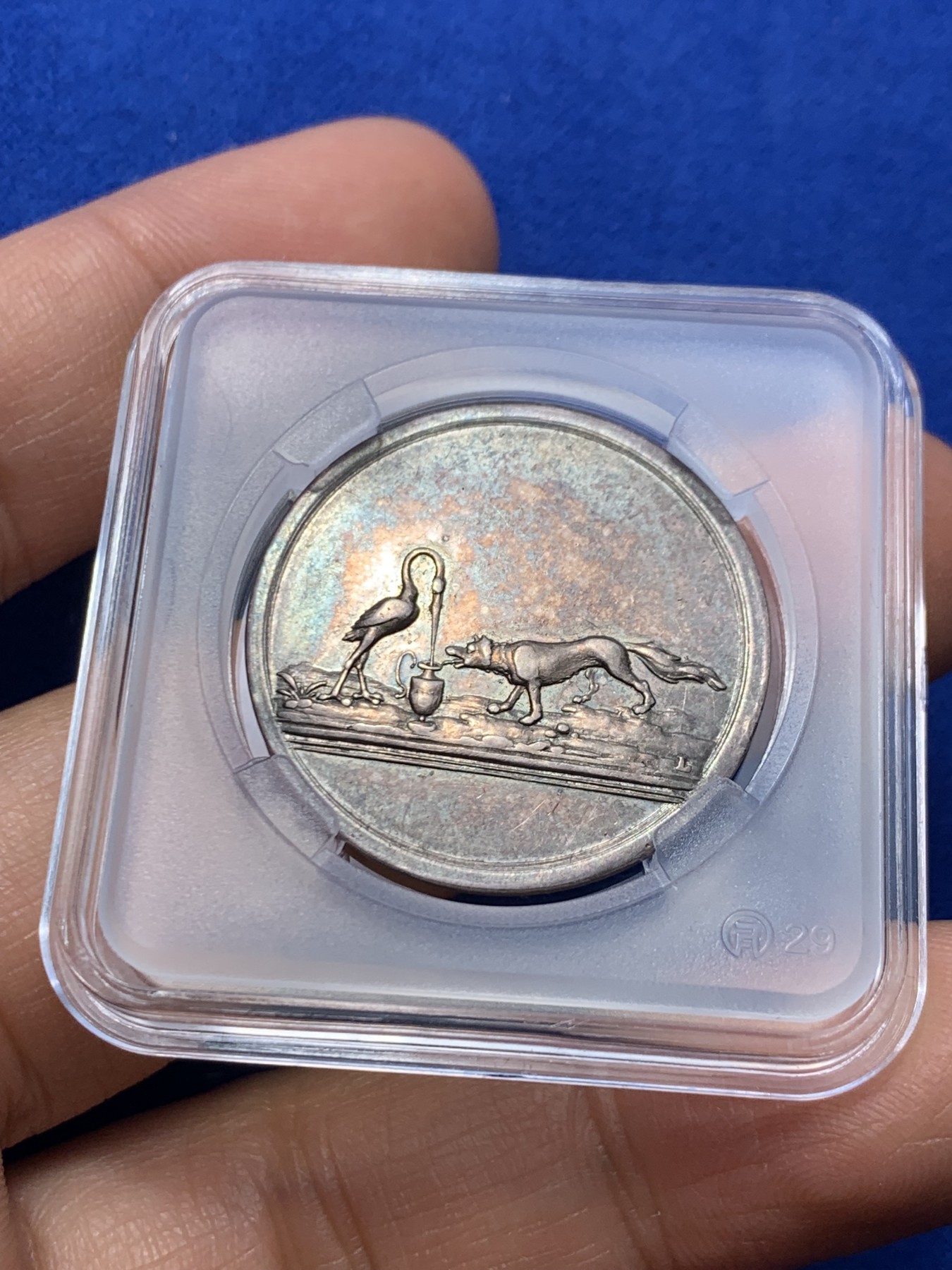 《竞宝斋》第222场-周日，周一 2场 (全场包邮) 德国loos寓言故事银章 狐狸与鹤 28.6毫米 5.5克 原味包浆 带彩色光泽