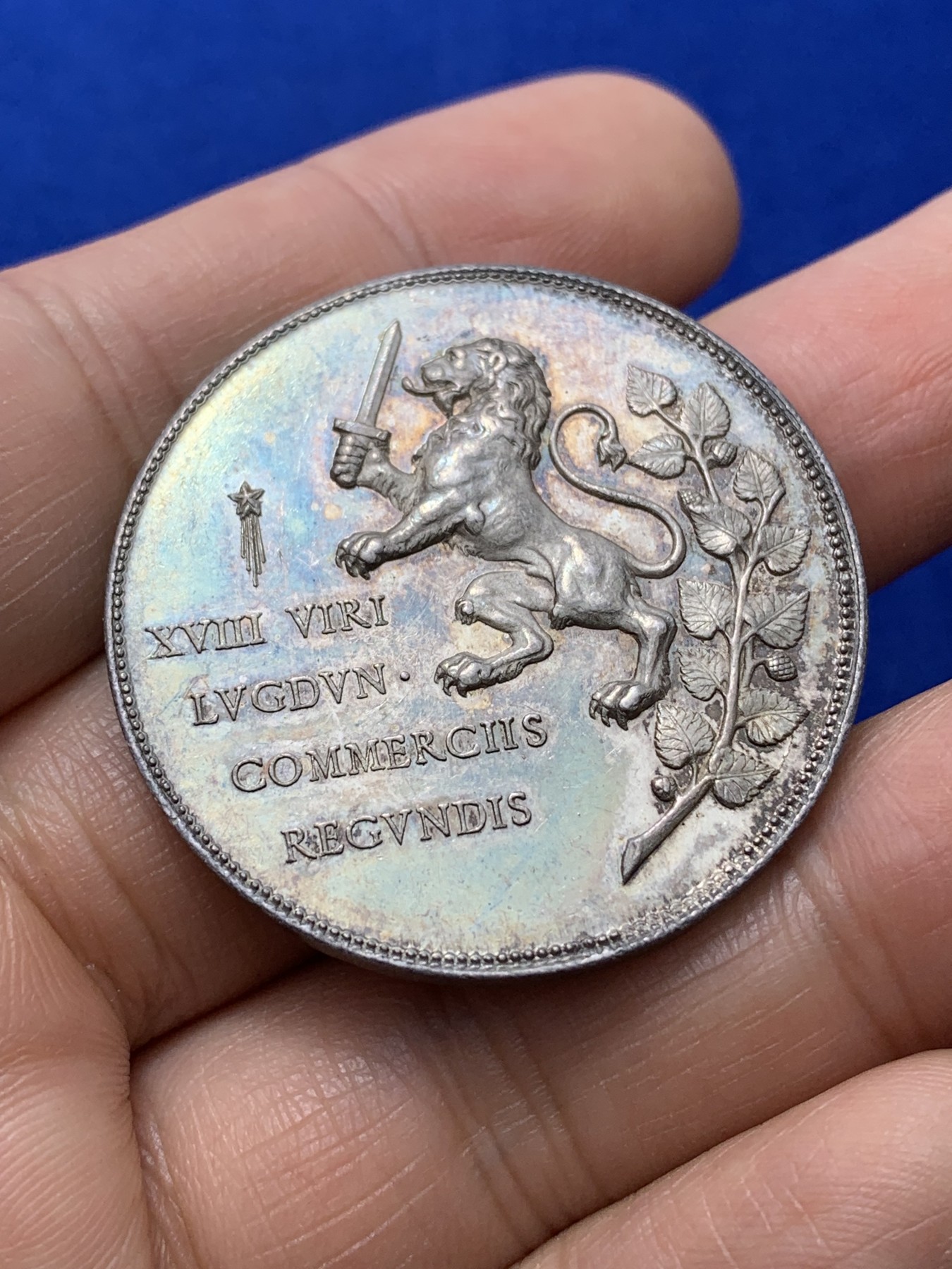 《竞宝斋》第222场-周日，周一 2场 (全场包邮) 法国1860-1879丝绸银章 37.7mm 22.6g 蓝绿色包浆 边铭蜜蜂A 品相不错