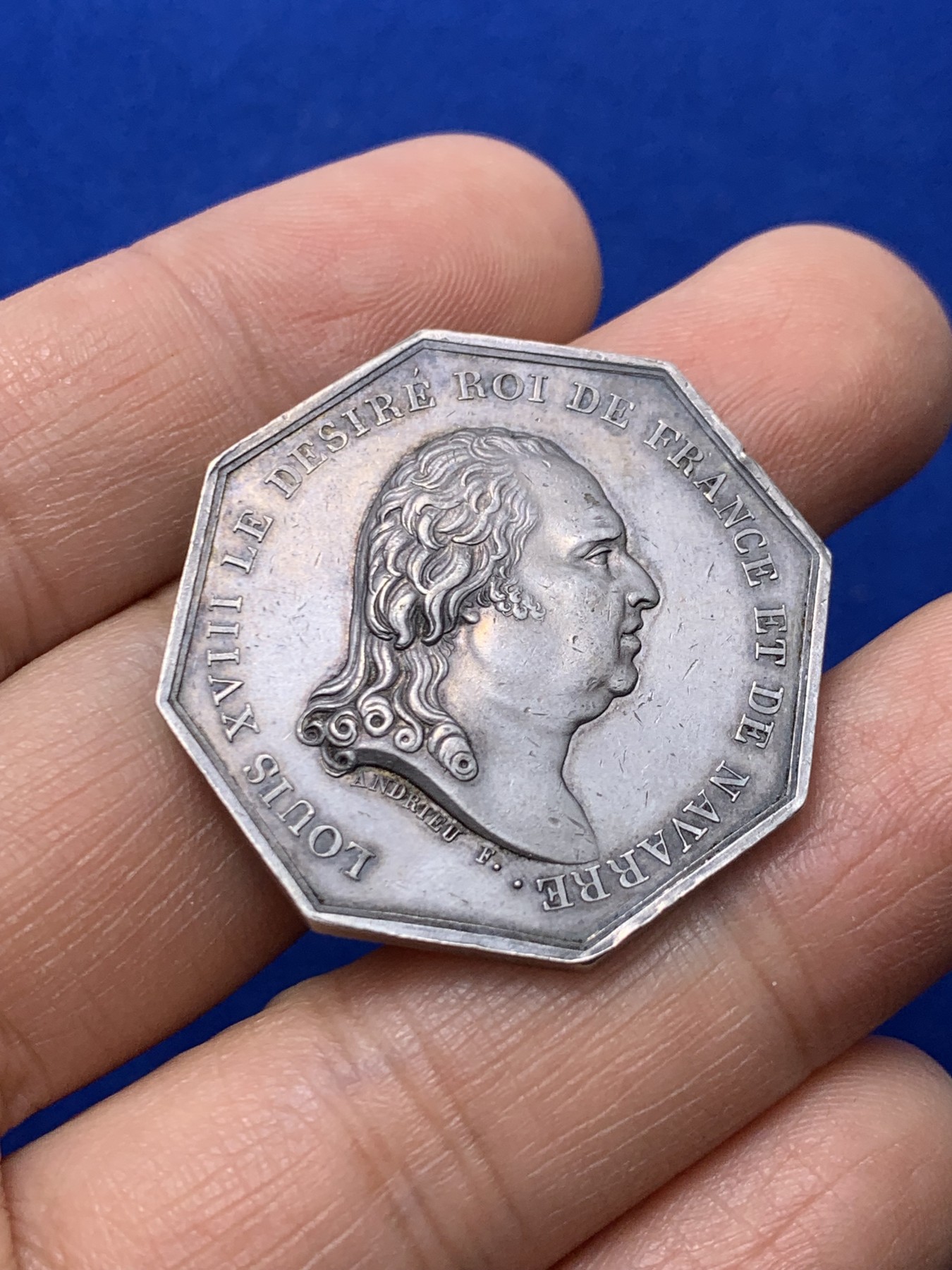 《竞宝斋》第222场-周日，周一 2场 (全场包邮) 1816年法国路易十八稀有贸易八角银章 33毫米 16.4克 早期无边铭