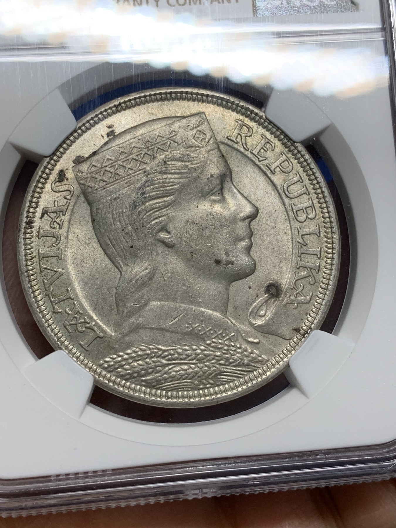 《竞宝斋》第222场-周日，周一 2场 (全场包邮) NGC-MS62 拉脱维亚1929年5拉特大银币，少见首年版，原汁原味老包浆。