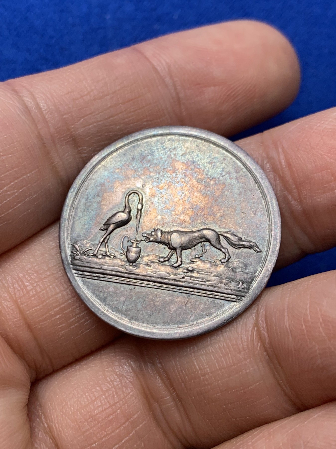 《竞宝斋》第222场-周日，周一 2场 (全场包邮) 德国loos寓言故事银章 狐狸与鹤 28.6毫米 5.5克 原味包浆 带彩色光泽