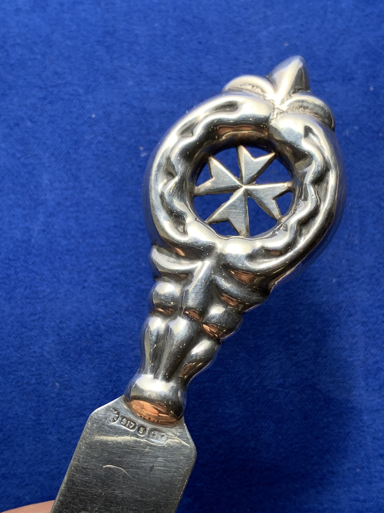 《竞宝斋》第222场-周日，周一 2场 (全场包邮) 欧洲回流 拆信刀 带917银标 基本无磨损 手柄马耳他十字 刀身光亮 重29.6g 20cm 细节见图