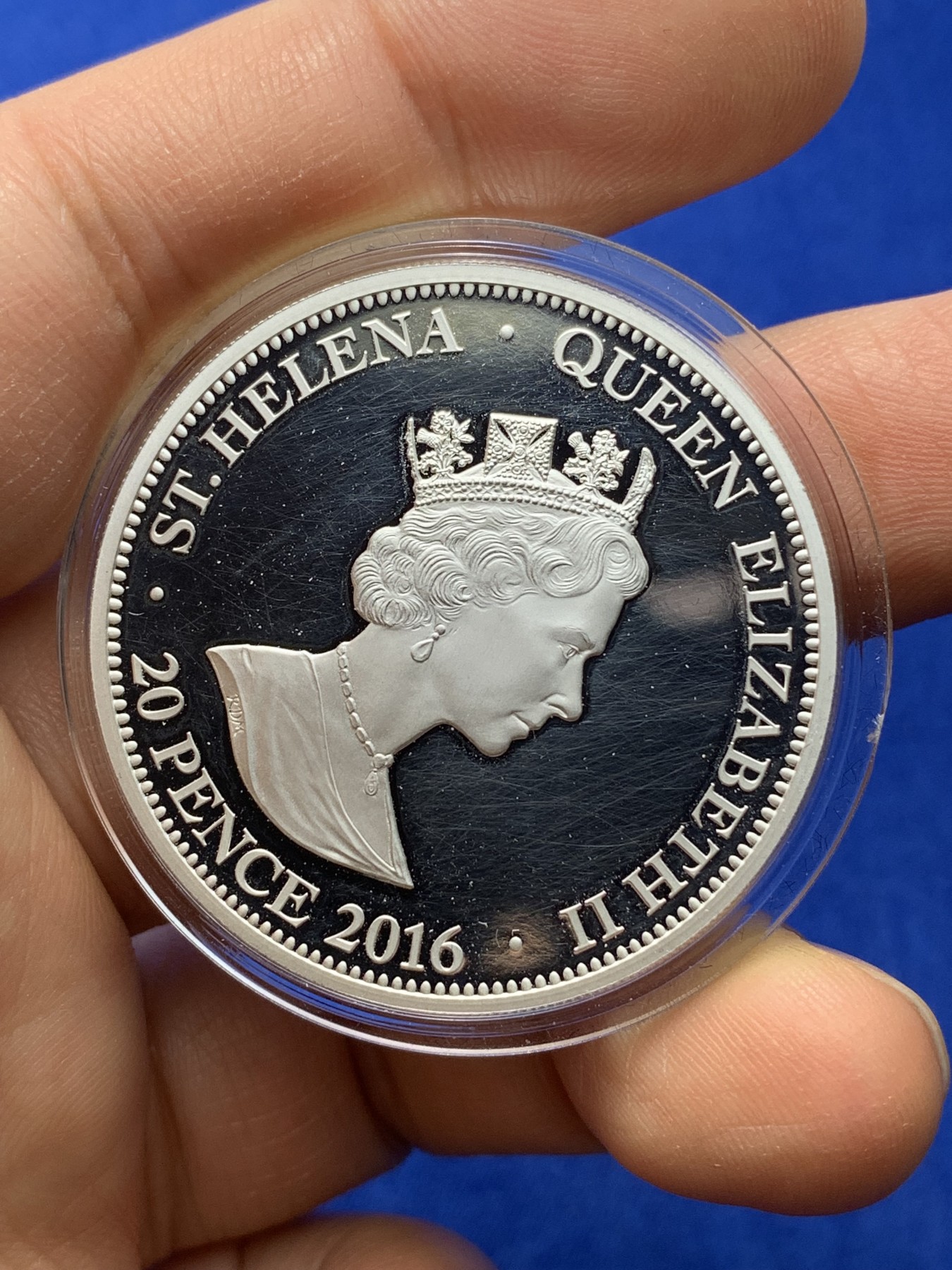 《竞宝斋》第222场-周日，周一 2场 (全场包邮) 全新稀少 圣赫勒拿 2016年 20便士 东印度公司成立200周年纪念  “玫瑰皇冠” 999精制镀金 一盎司银币 镀金版罕见