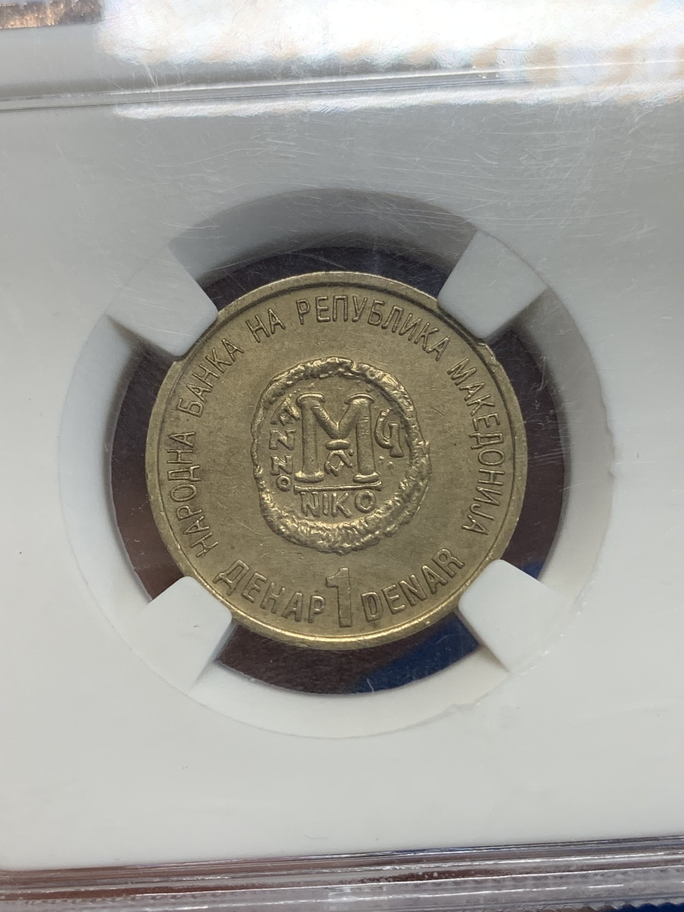 《竞宝斋》第222场-周日，周一 2场 (全场包邮) 马其顿2000年1第纳尔基督教2000年纪念币，发行量只有2000枚，非常稀少