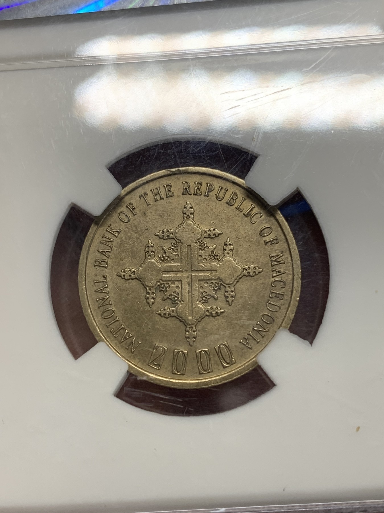 《竞宝斋》第222场-周日，周一 2场 (全场包邮) 马其顿2000年1第纳尔基督教2000年纪念币，发行量只有2000枚，非常稀少