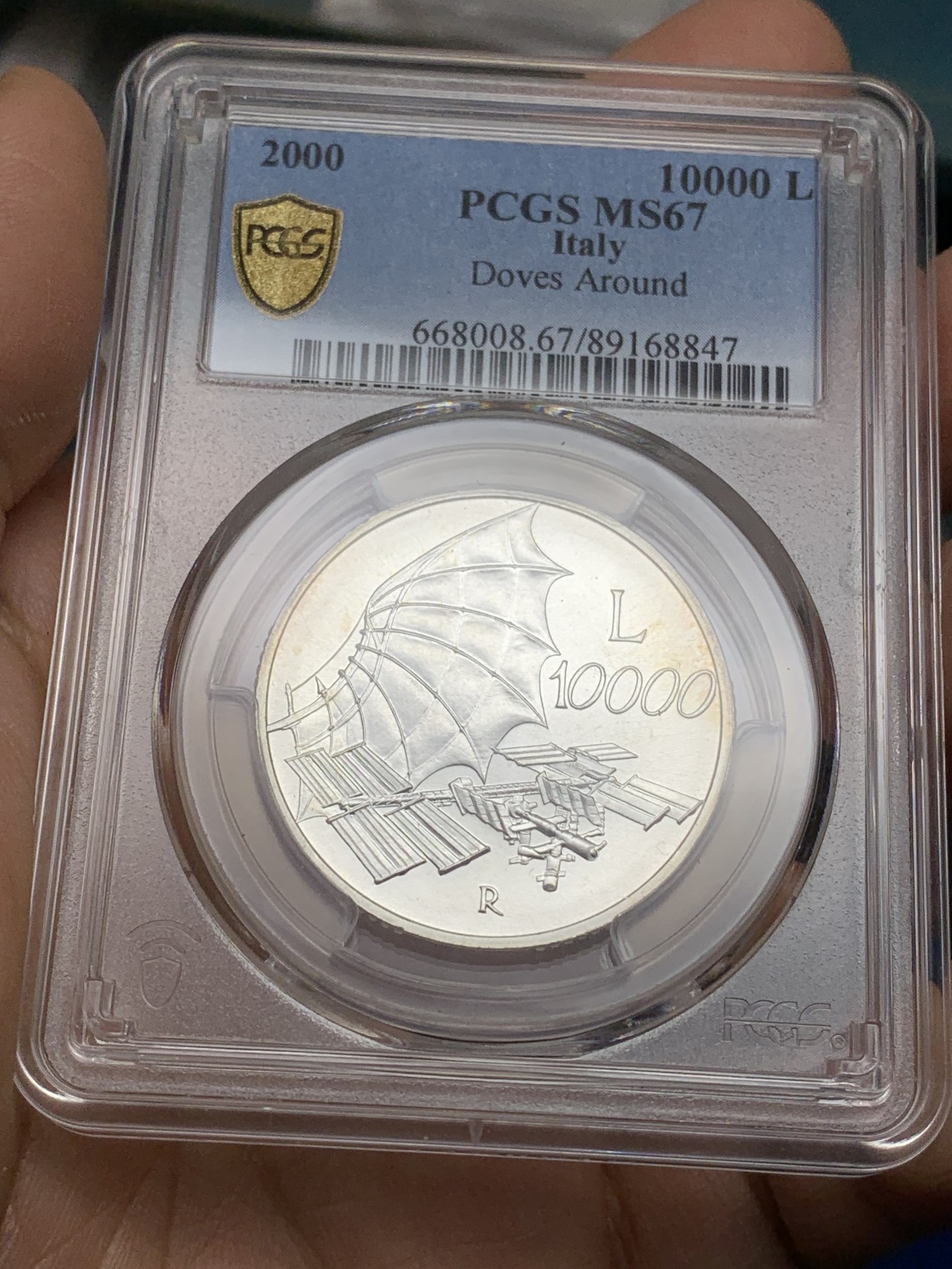《竞宝斋》第222场-周日，周一 2场 (全场包邮) PCGS-MS67 意大利2000年达芬奇飞行器和空间站10000里拉银币