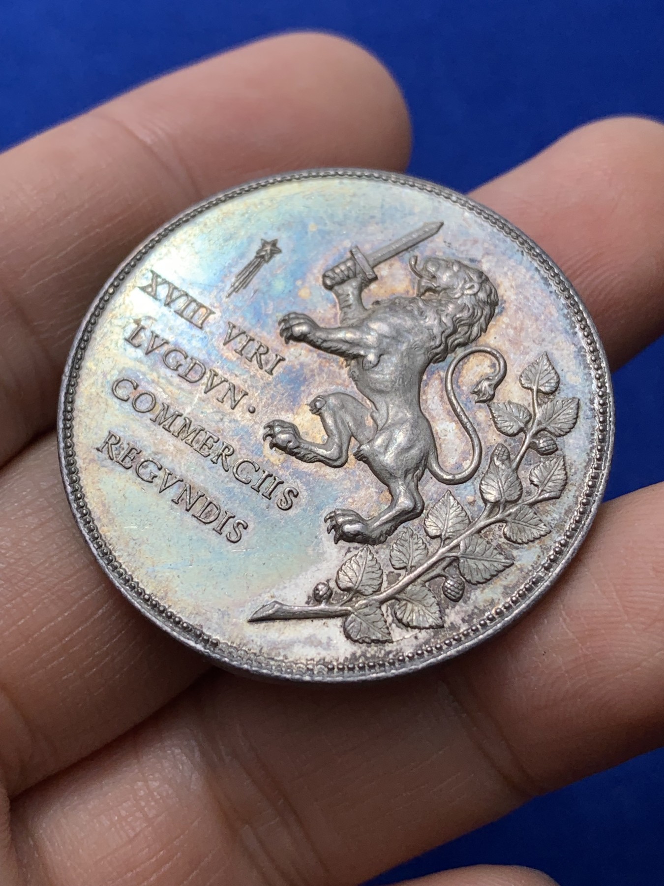 《竞宝斋》第222场-周日，周一 2场 (全场包邮) 法国1860-1879丝绸银章 37.7mm 22.6g 蓝绿色包浆 边铭蜜蜂A 品相不错