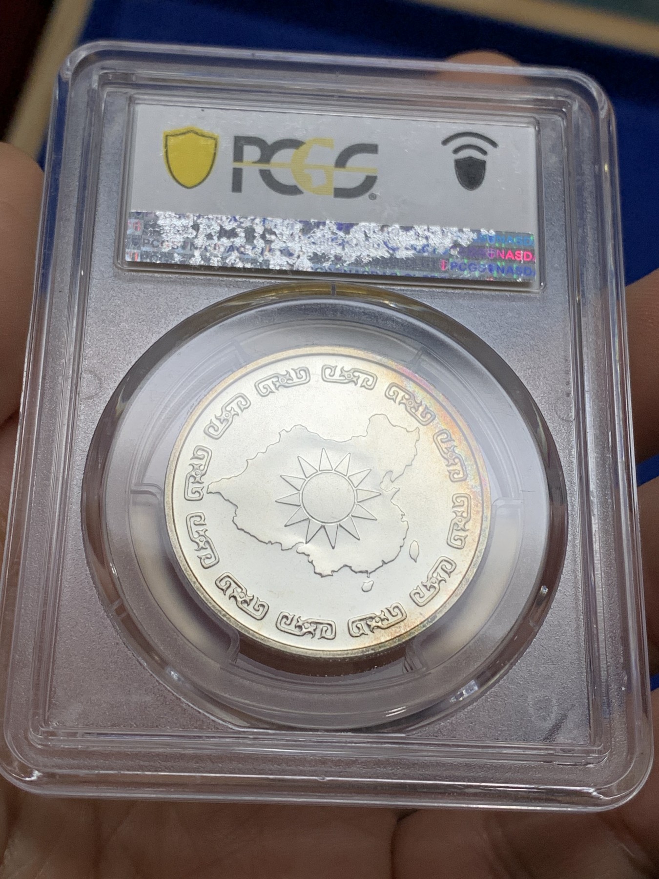 《竞宝斋》第222场-周日，周一 2场 (全场包邮) PCGS MS66 台湾省1976年蒋公九秩纪念银章，光度一流 背中华秋叶海棠