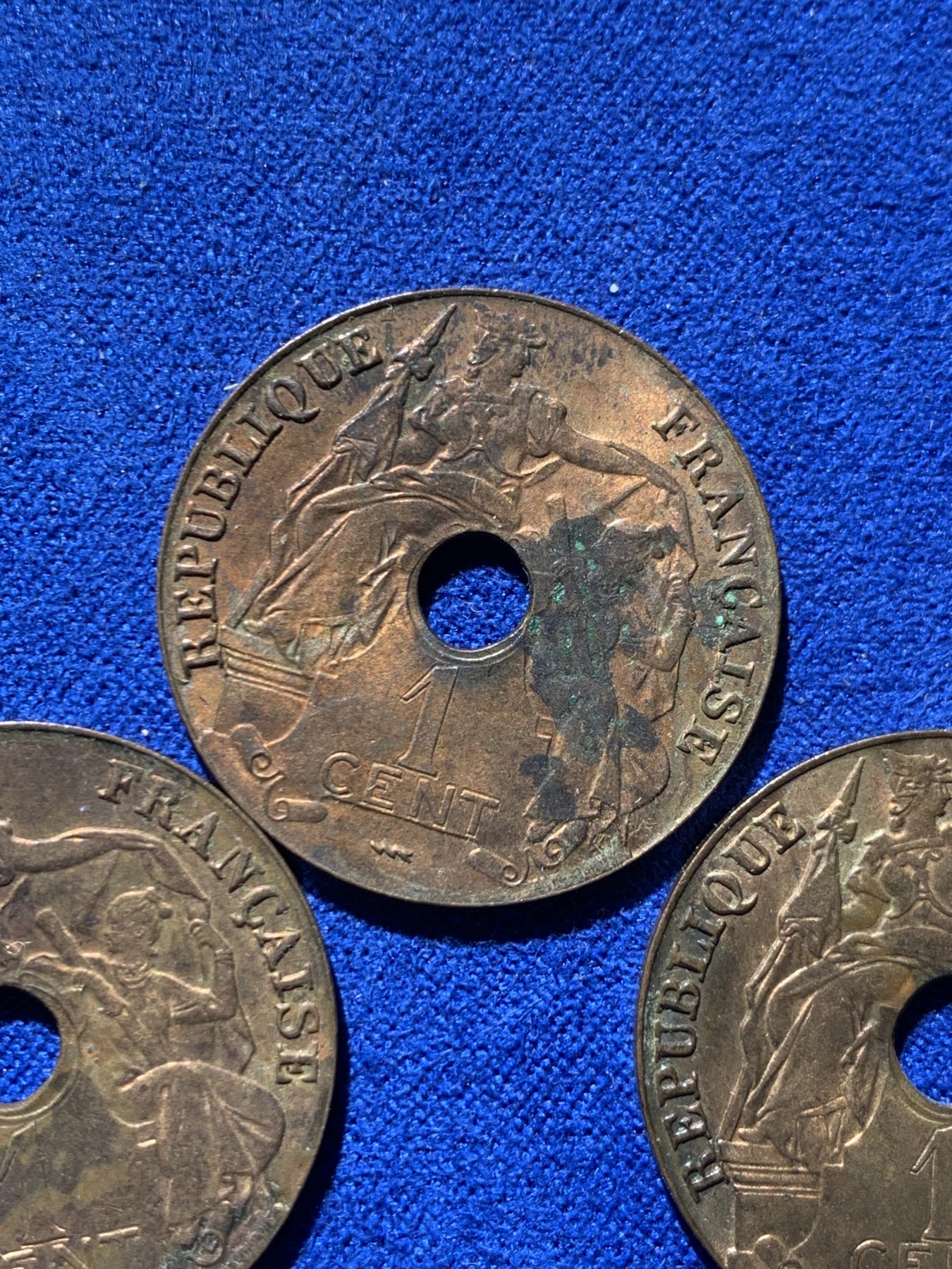 《竞宝斋》第222场-周日，周一 2场 (全场包邮) 3枚一组 法属印支1923年百分之一铜币