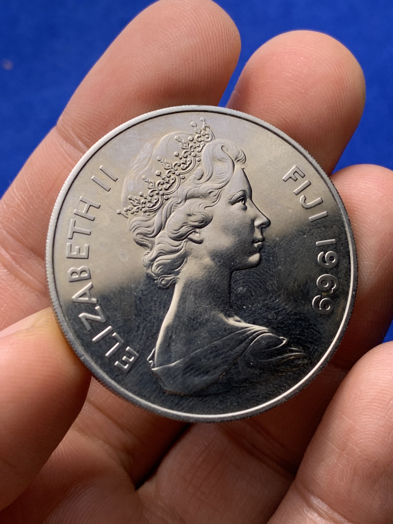 《竞宝斋》第222场-周日，周一 2场 (全场包邮) 1969年英属斐济1元 伊丽莎白2世 类精制币 最大面值 品相好 镜面感强烈 少见品相