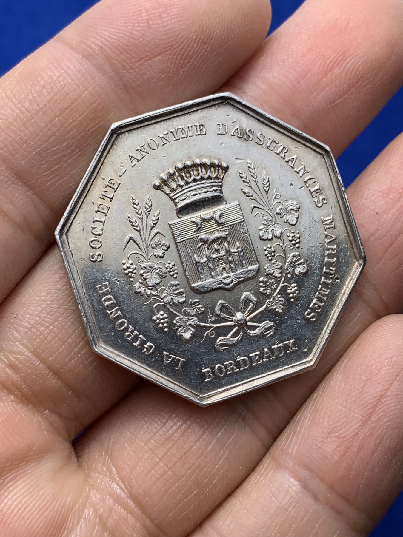 《竞宝斋》第222场-周日，周一 2场 (全场包邮) 法国1844八角银质代币，波尔多海上保险公司，边铭丰饶角ARGENT，稀有，重量18.57g，直径34.5mm