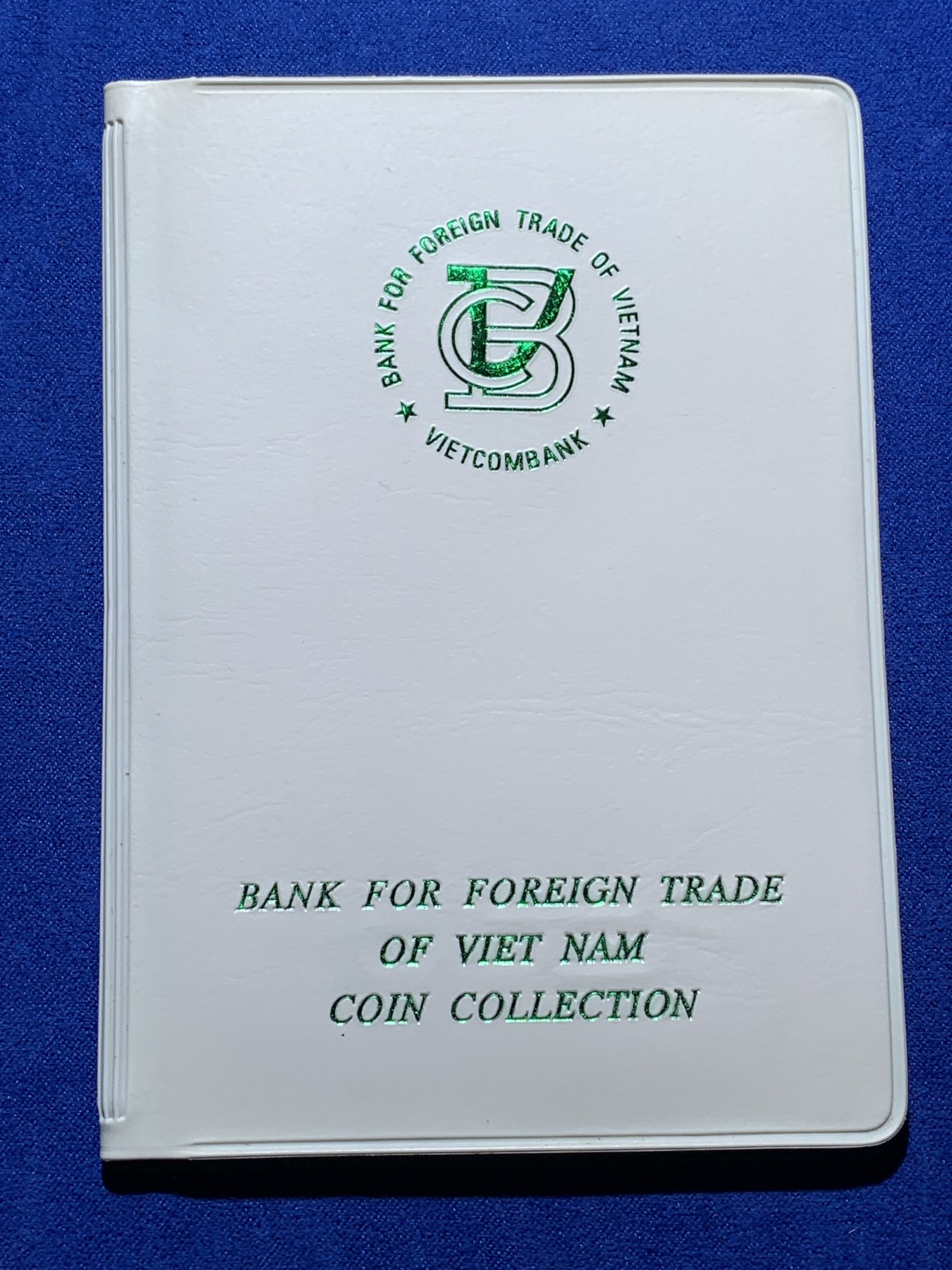 《竞宝斋》第222场-周日，周一 2场 (全场包邮) 越南 7枚装 套币 比较少见的装帧方式 年份 状态 请见图