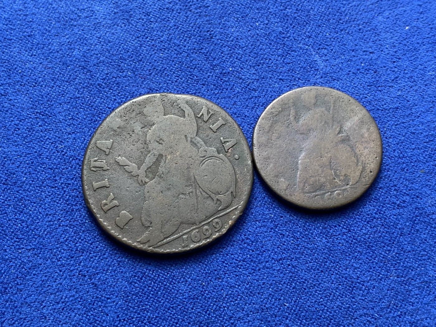 《竞宝斋》第222场-周日，周一 2场 (全场包邮) 两枚一组 169X年英国威廉三世法新、半便士一对 威廉玛丽和威廉三世头像，大英早期货币