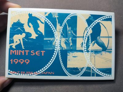 一百一十一期 十二月第4拍 - 12.4.2日本1999年套币，面值666円，含生肖纪念章