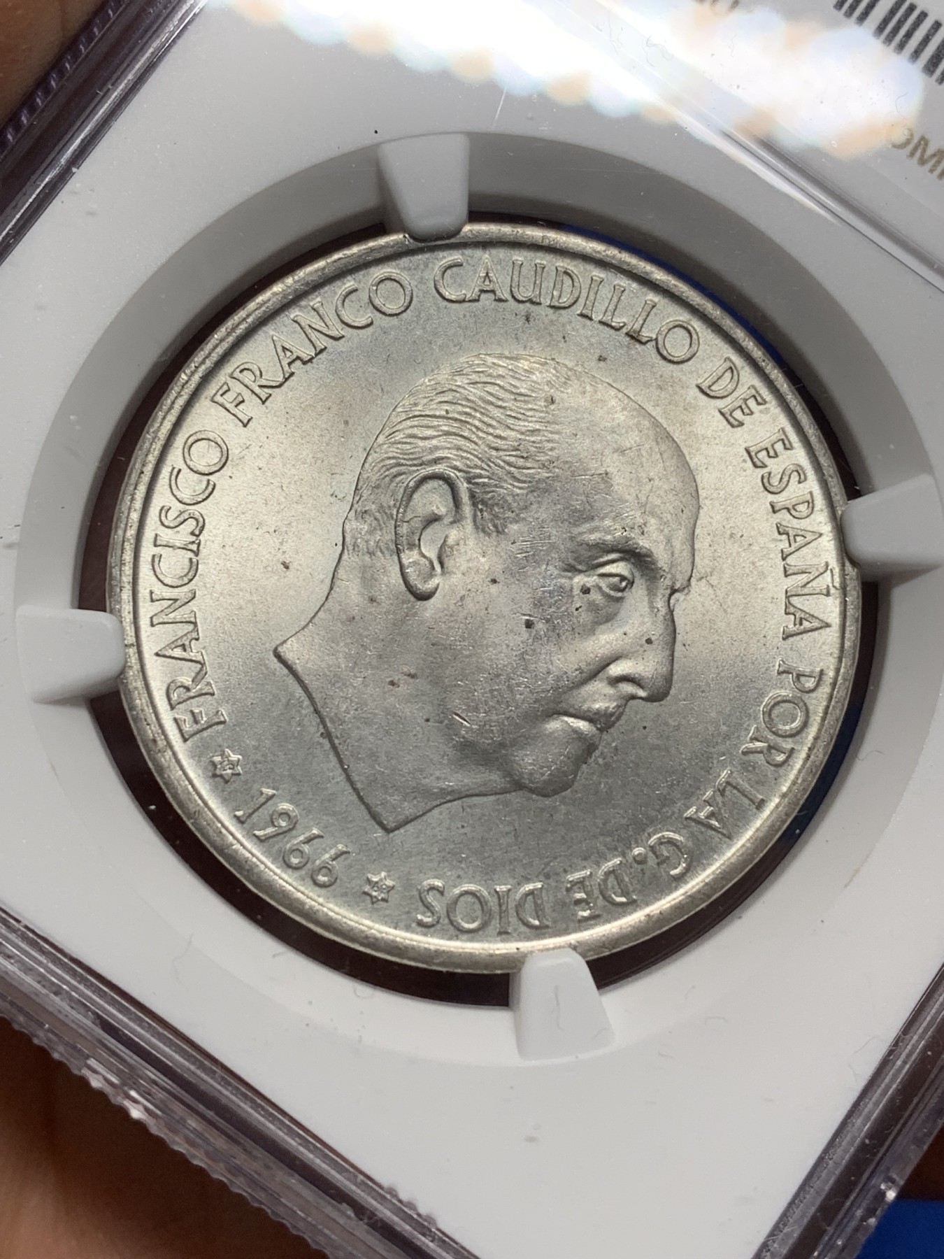 《竞宝斋》第222场-周日，周一 2场 (全场包邮) NGC MS64 西班牙1966佛朗哥100比赛塔银币 69版