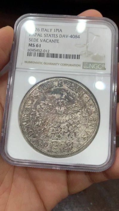 《竞宝斋》第222场-周日，周一 2场 (全场包邮) NGC MS61 意大利 教皇国 1676年 缺位 1P 大银币 17世纪的工艺精湛 非常少见的版别 上MS 实在难得 58分1.8万成交