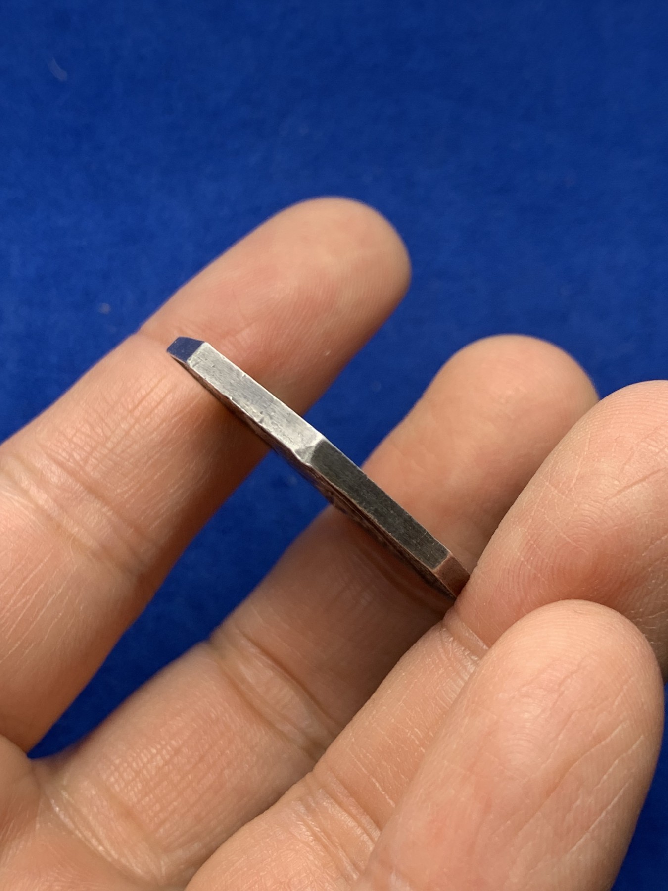 《竞宝斋》第222场-周日，周一 2场 (全场包邮) 1816年法国路易十八稀有贸易八角银章 33毫米 16.4克 早期无边铭