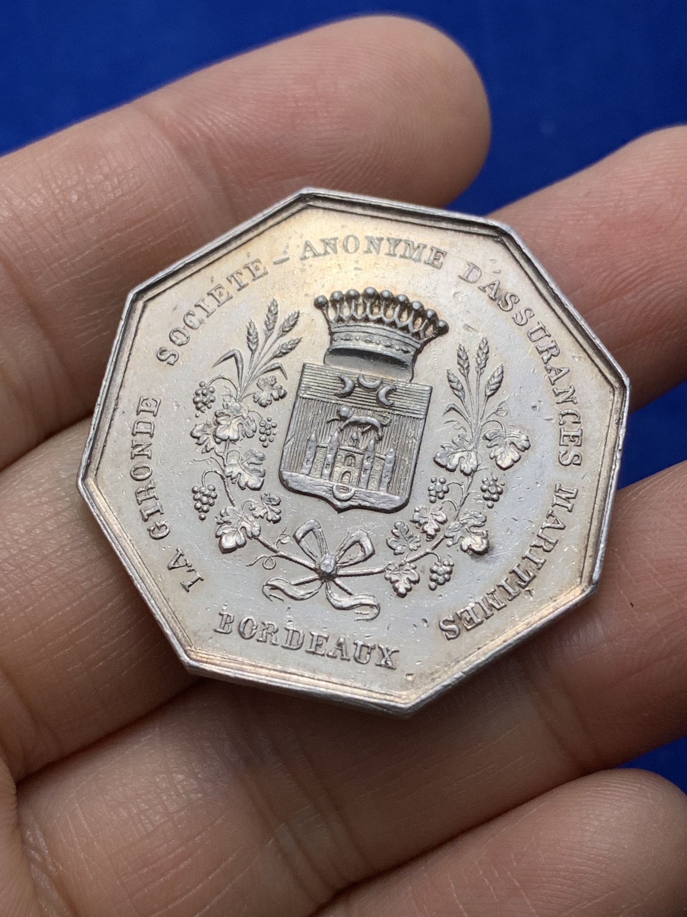 《竞宝斋》第222场-周日，周一 2场 (全场包邮) 法国1844八角银质代币，波尔多海上保险公司，边铭丰饶角ARGENT，稀有，重量18.57g，直径34.5mm