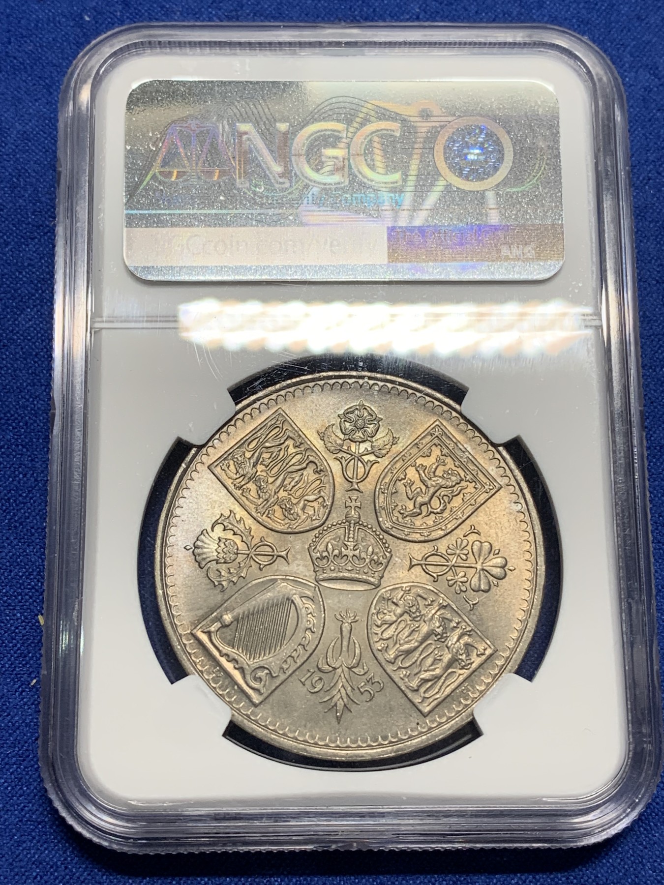 《竞宝斋》第222场-周日，周一 2场 (全场包邮) NGC-MS64 英国1953年 伊丽莎白二世女王加冕登基纪念克朗 转光强烈，女王英姿飒爽