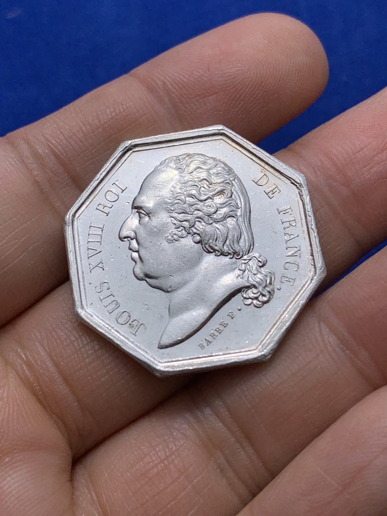 《竞宝斋》第222场-周日，周一 2场 (全场包邮) 法国1845-1860路易十八火灾保险银质八角代币 对角30.5mm 13.3g unc 边铭 手指A 早期品种