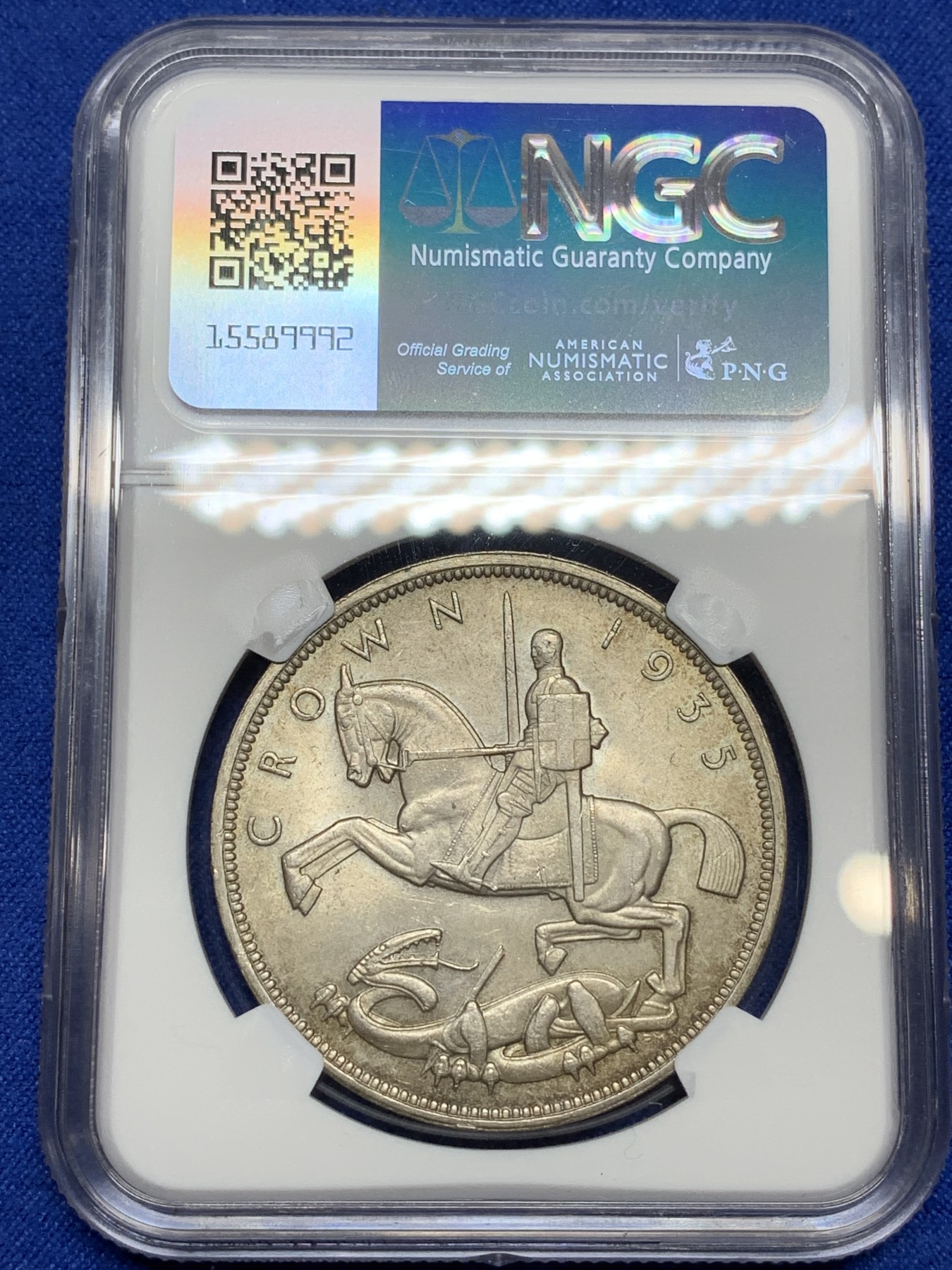 《竞宝斋》第222场-周日，周一 2场 (全场包邮) NGC MS63 英国1935年乔治五世木马剑克朗大银币 木马的标志性包浆 细节完整 铸打犀利 很漂亮