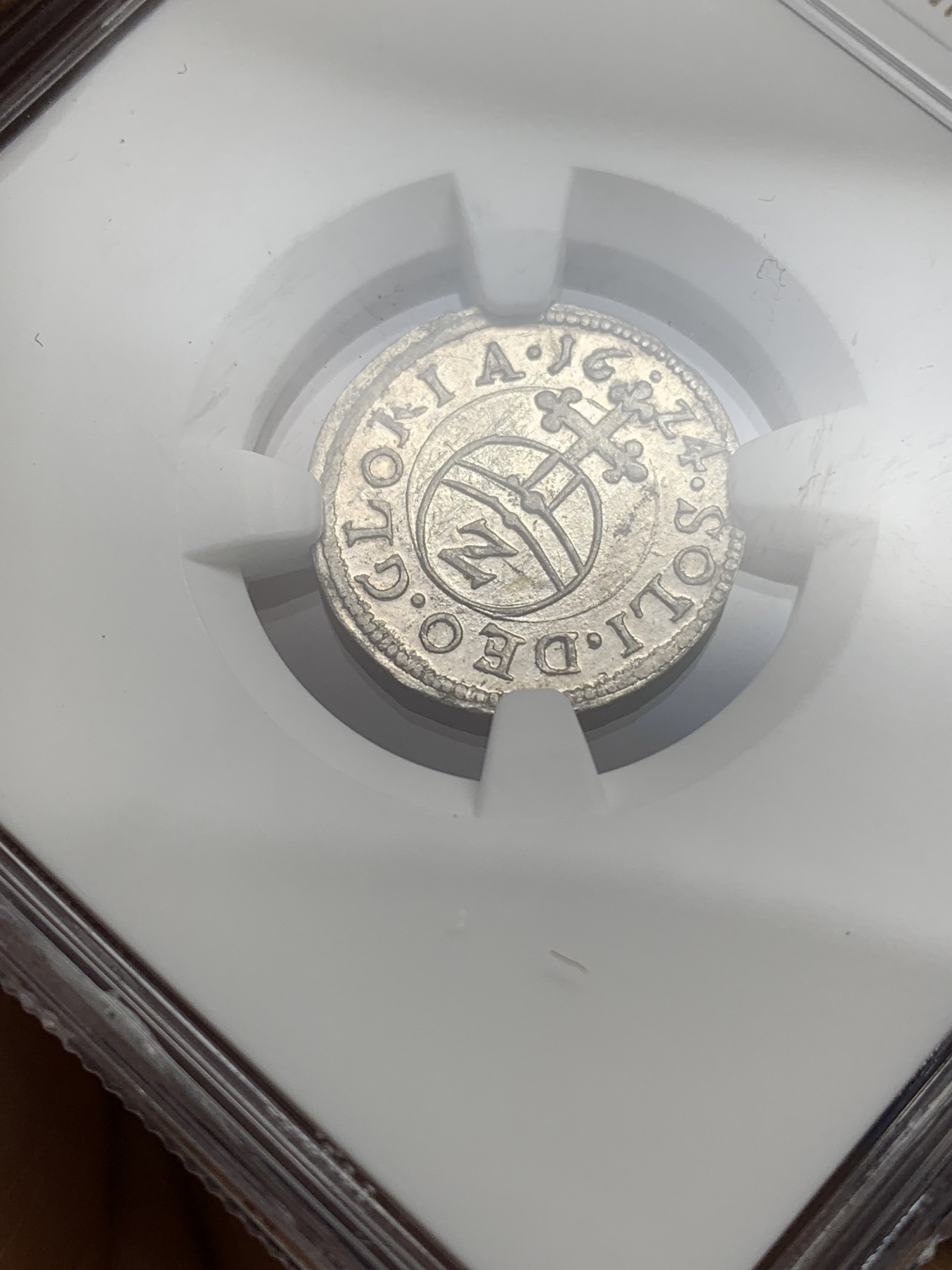 《竞宝斋》第222场-周日，周一 2场 (全场包邮) NGC MS61 德国1624巴伐利亚2克鲁泽小银币，更高分仅两枚。