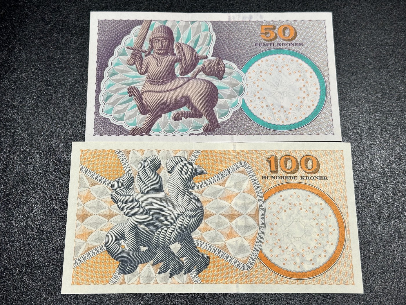 《外钞收藏家》第三百二十期（爱尔兰、北爱尔兰、马耳他专场） 丹麦浮雕版50、100克朗 两张一起 全新UNC