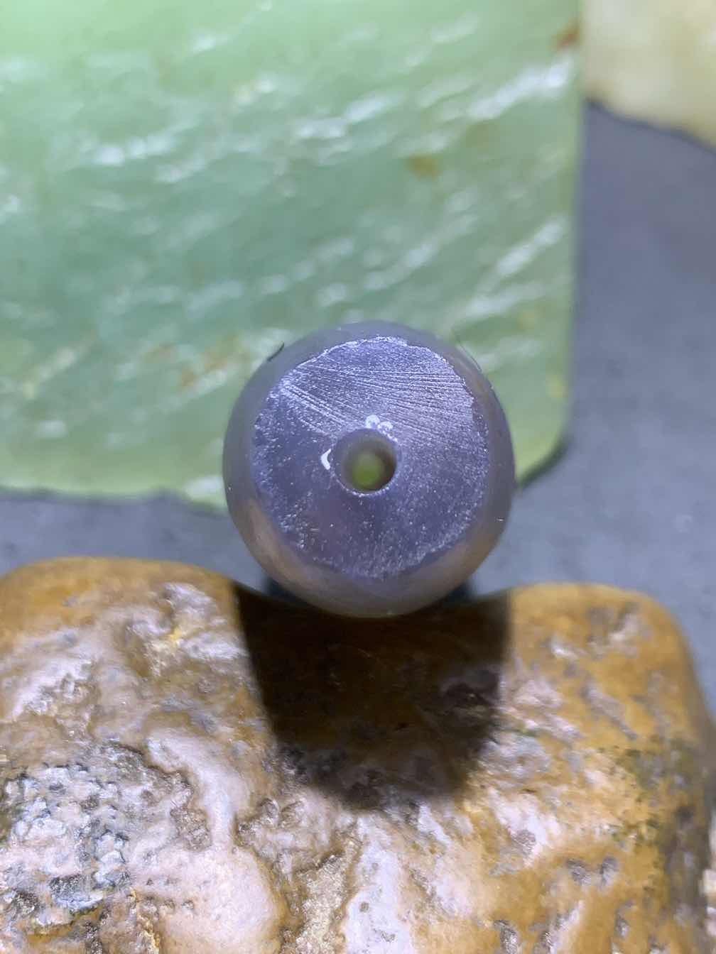 精美亚光高玉化巴西玛瑙手工俏色巧雕美女随形大桶珠一个