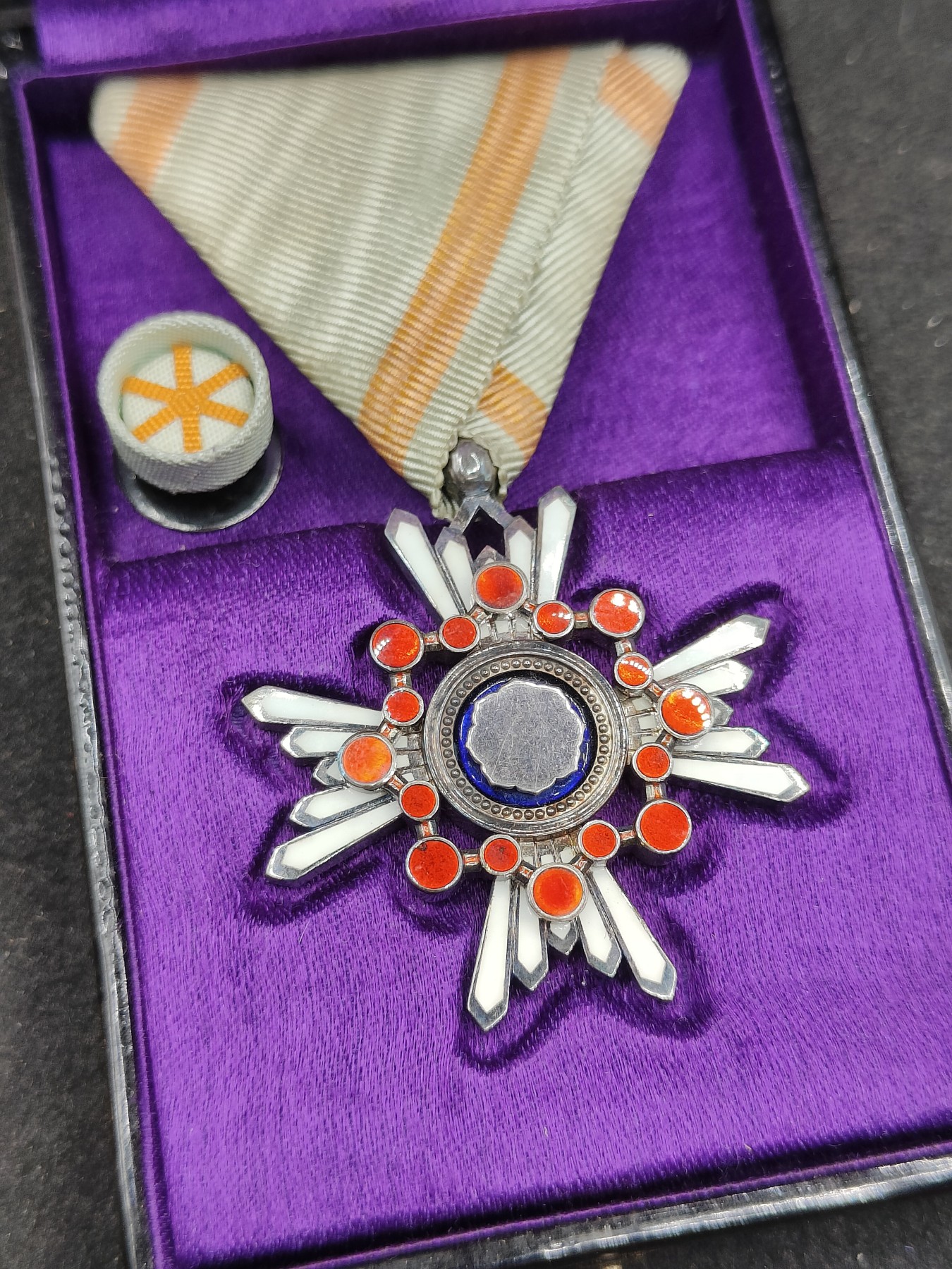 全场0元起拍 第116期 咸鱼国勋章拍卖专场 12月13日（周三）下午6：00开始 日本明治时期 六等瑞宝章 银制带盒略