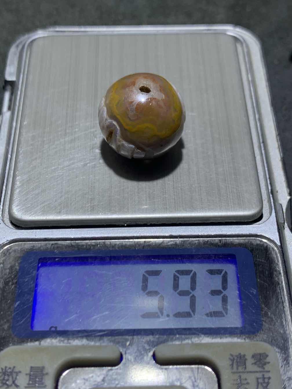 精美亚光冰飘战国红玛瑙手工俏色巧雕太极，竹简珠一颗！
