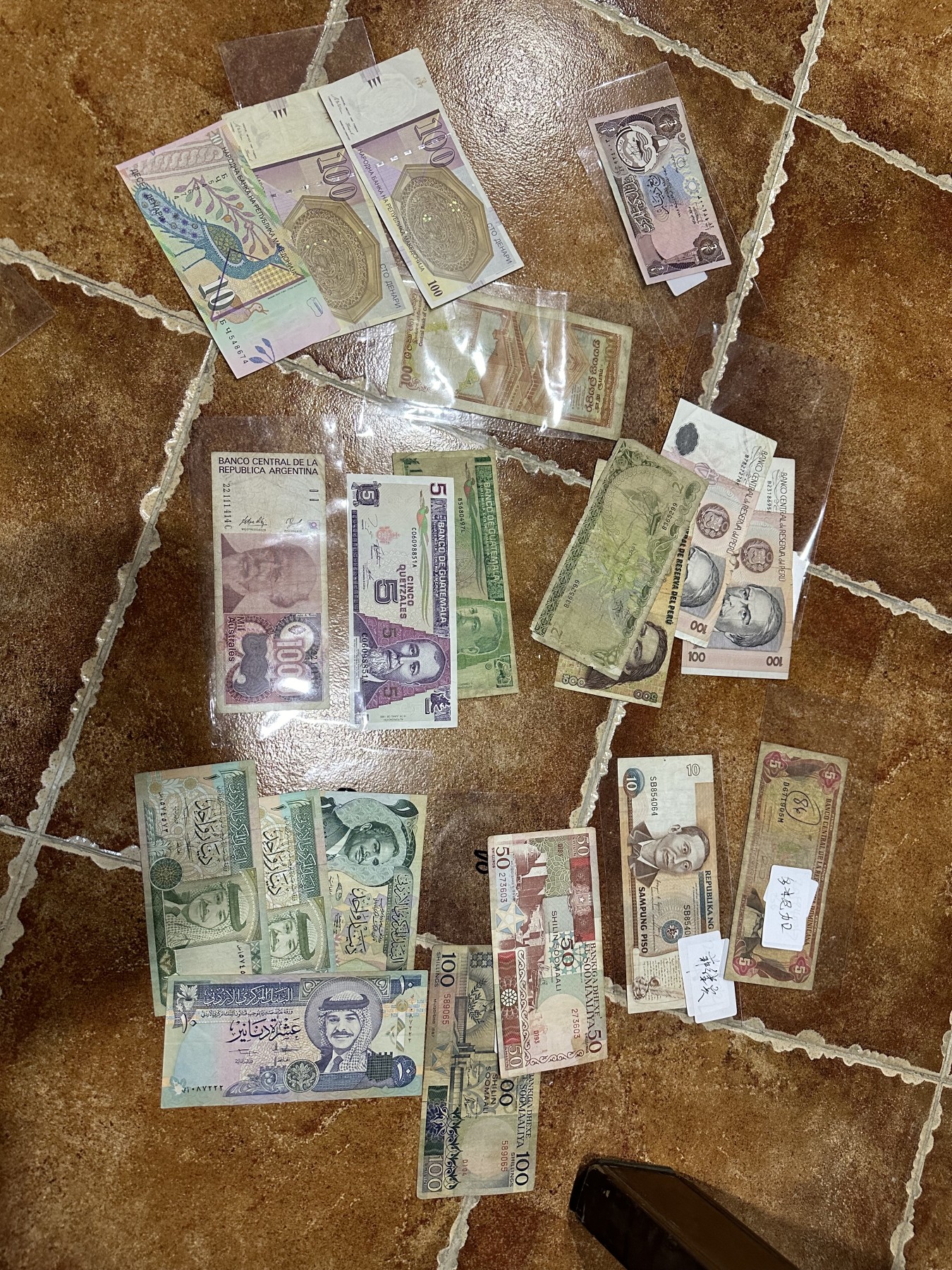 CSIS-GREAT评级精品钱币拍卖第二百二十四期 外国纸币20张 品如图