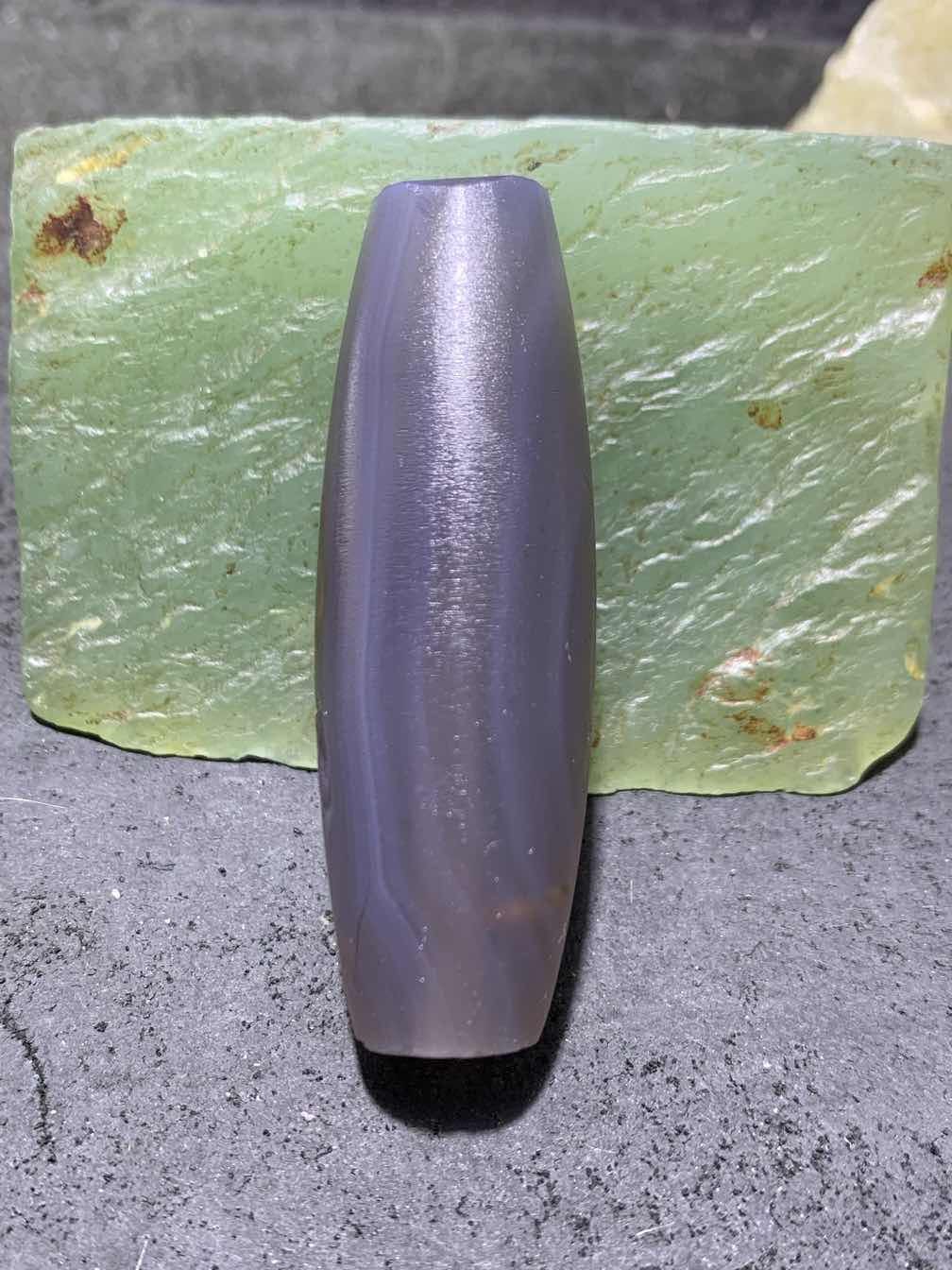 精美亚光高玉化巴西玛瑙手工俏色巧雕美女随形大桶珠一个