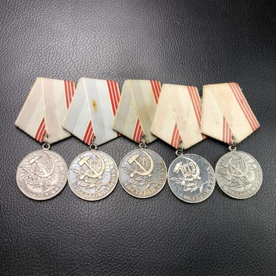 勋爵徽章专场第十二期 - 【5枚】苏联退休劳动者奖章 品相如图