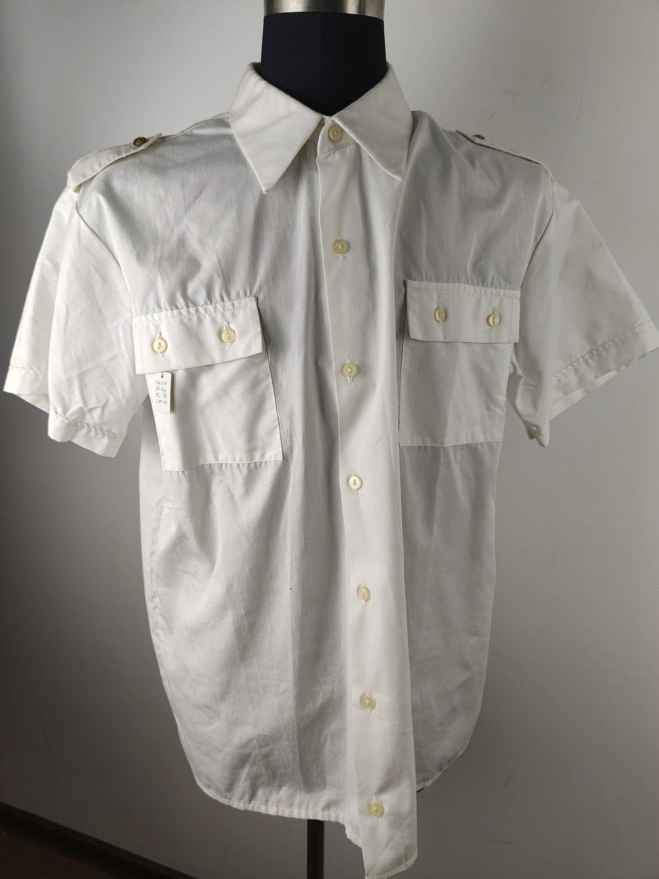 全场0元起拍 第116期 咸鱼国勋章拍卖专场 12月13日（周三）下午6：00开始 东德海军军官白色衬衣胸围116 肩宽46 衣长73