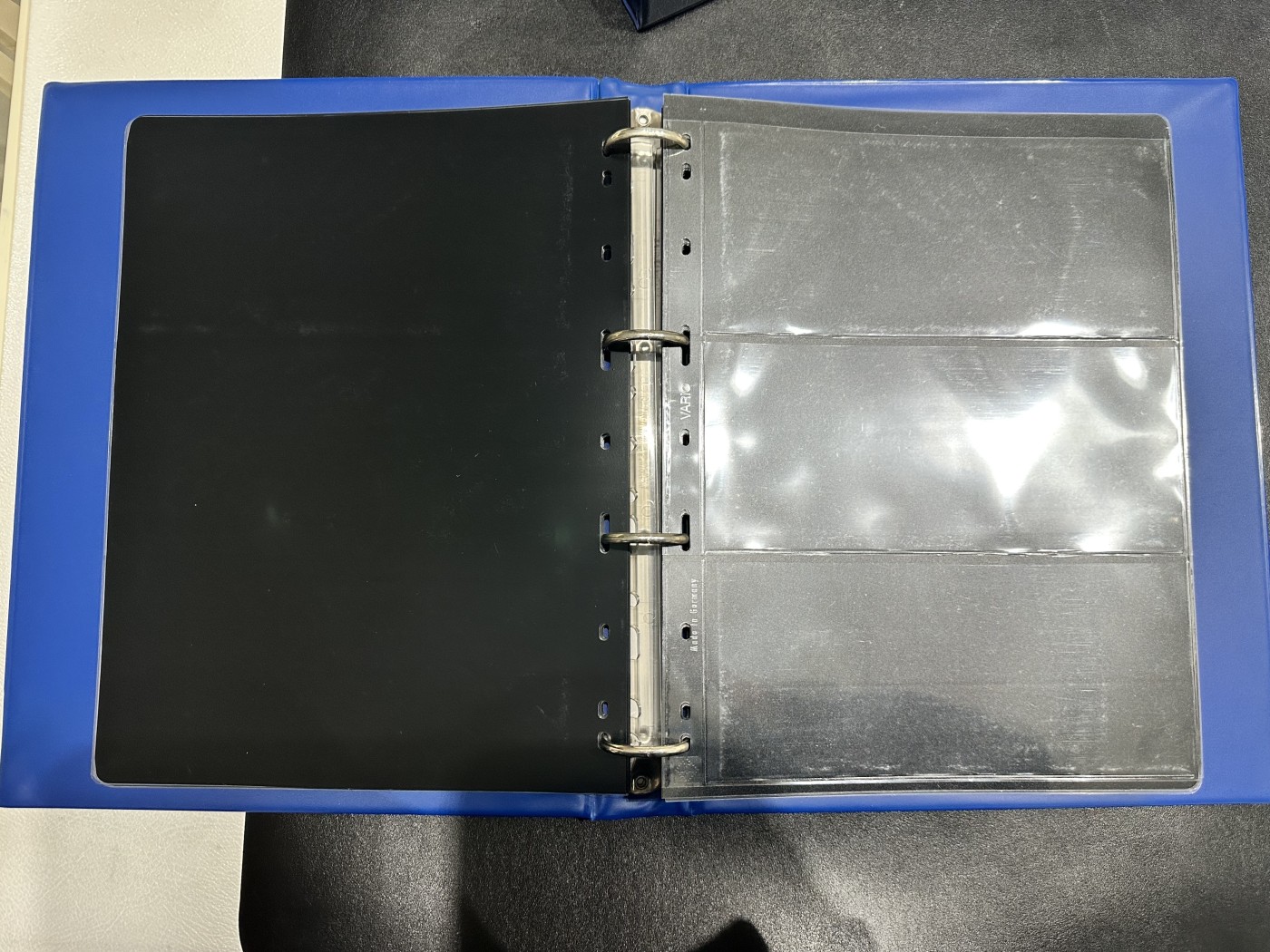 《外钞收藏家》第三百二十期（爱尔兰、北爱尔兰、马耳他专场） 德国蓝色灯塔收藏册，带2格+3格+黑色分隔页（6页+20页+27页），二手