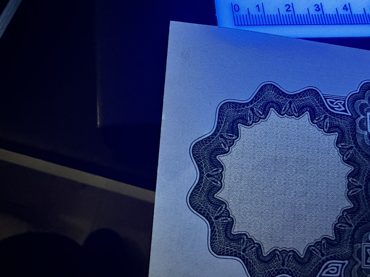 《外钞收藏家》第三百二十期（爱尔兰、北爱尔兰、马耳他专场） 爱尔兰中央银行1974年1镑 UNC- 两个角有轻微潮 不绝 有两个点钞痕