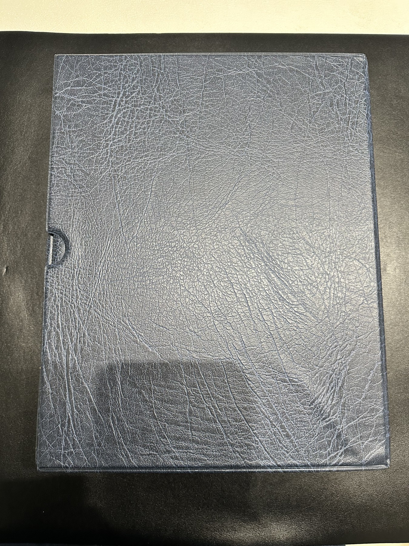 《外钞收藏家》第三百二十期（爱尔兰、北爱尔兰、马耳他专场） 德国蓝色灯塔收藏册，带2格+3格+黑色分隔页（6页+20页+27页），二手