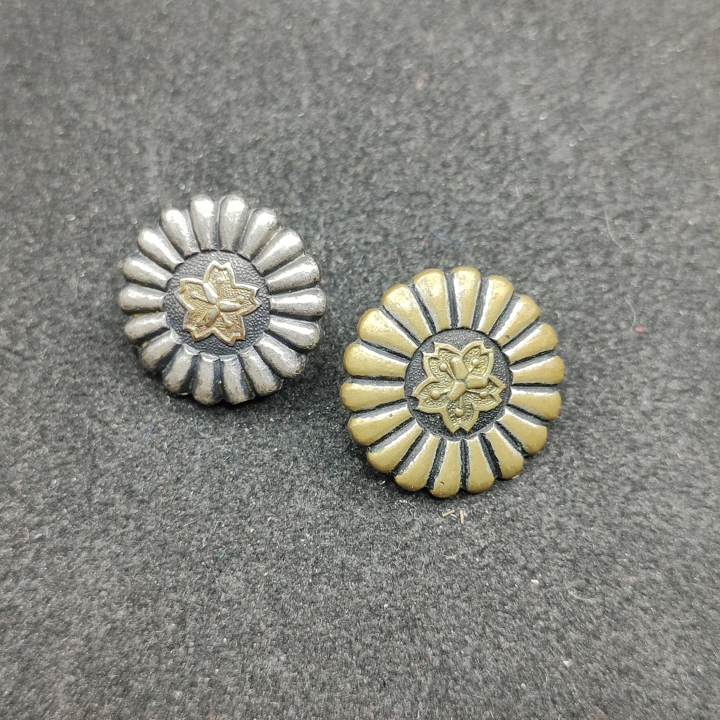 全场0元起拍 第116期 咸鱼国勋章拍卖专场 12月13日（周三）下午6：00开始 日本消防领扣章两个