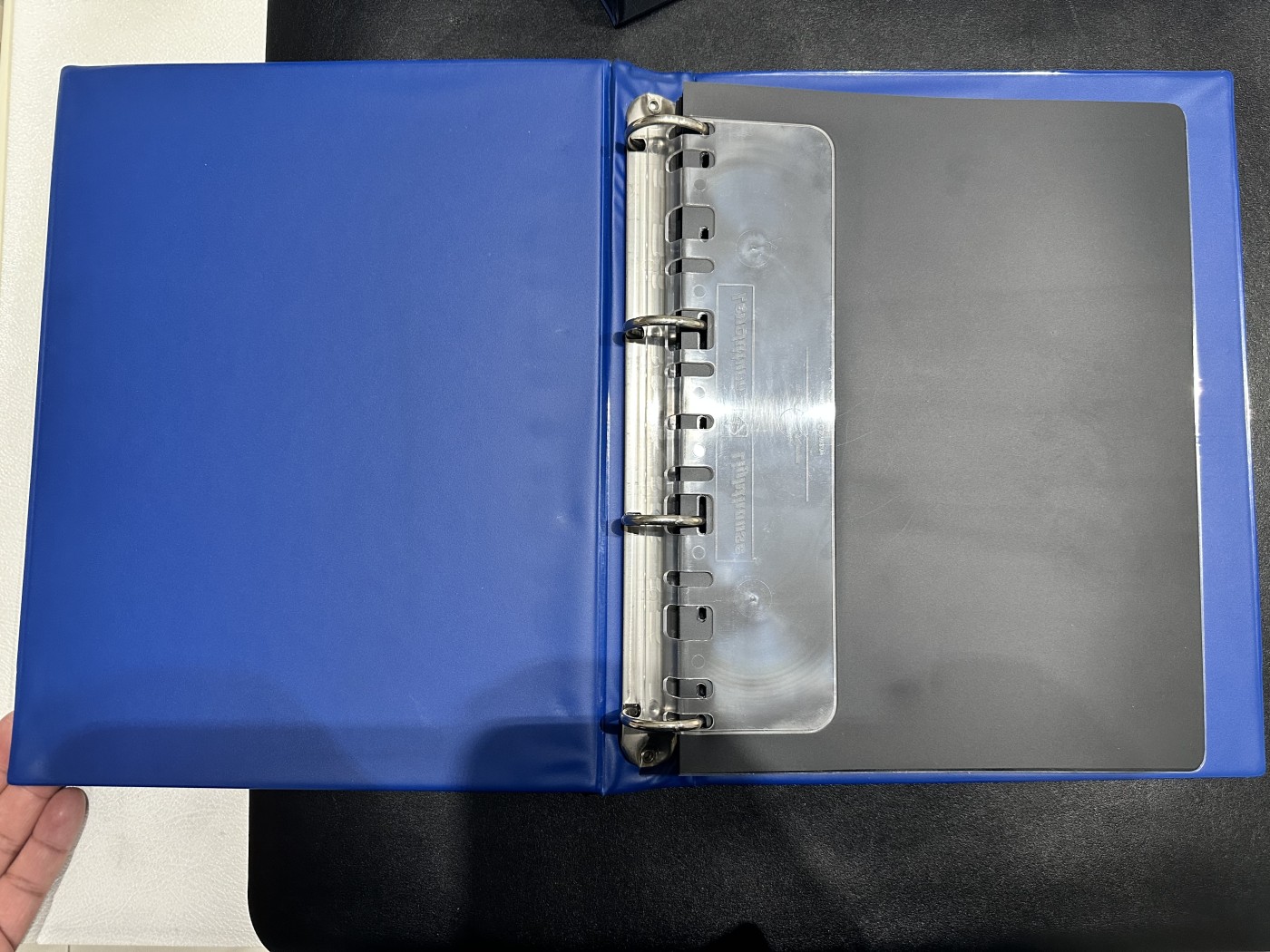 《外钞收藏家》第三百二十期（爱尔兰、北爱尔兰、马耳他专场） 德国蓝色灯塔收藏册，带2格+3格+黑色分隔页（6页+20页+27页），二手