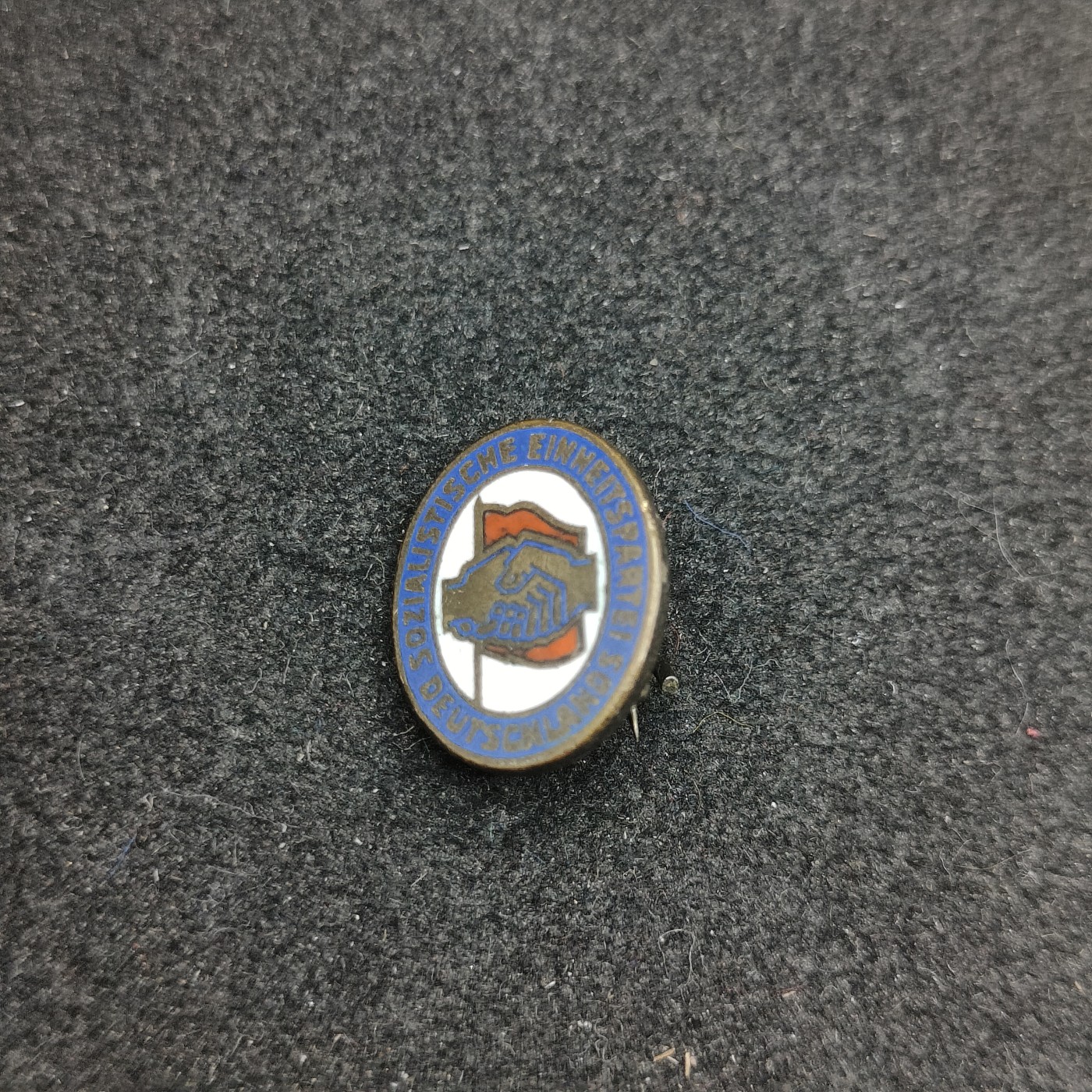 全场0元起拍 第116期 咸鱼国勋章拍卖专场 12月13日（周三）下午6：00开始 东德社会统一党珐琅党徽