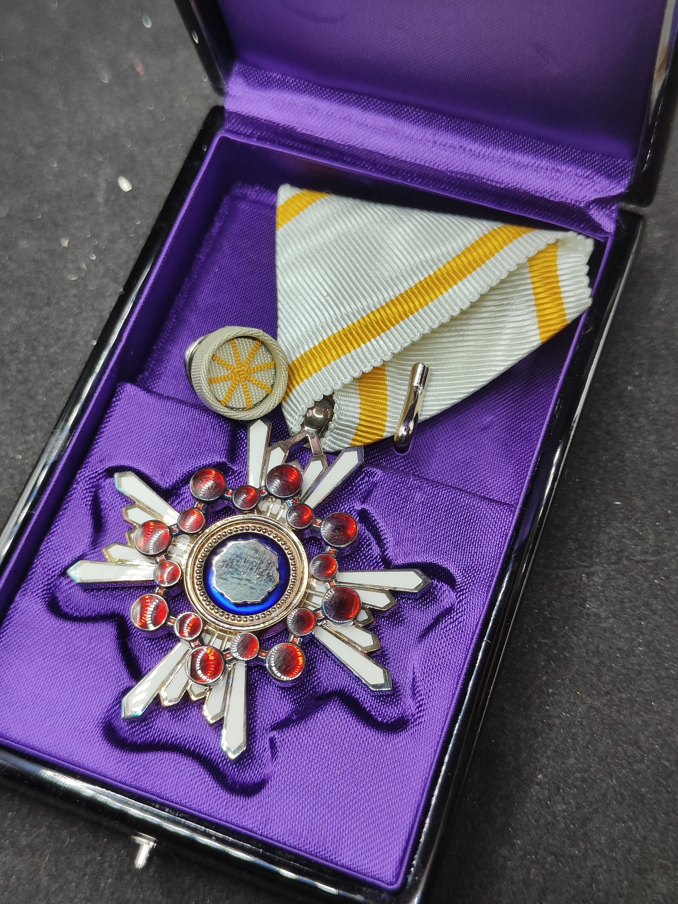 全场0元起拍 第116期 咸鱼国勋章拍卖专场 12月13日（周三）下午6：00开始 日本五等瑞宝章 银制带盒略