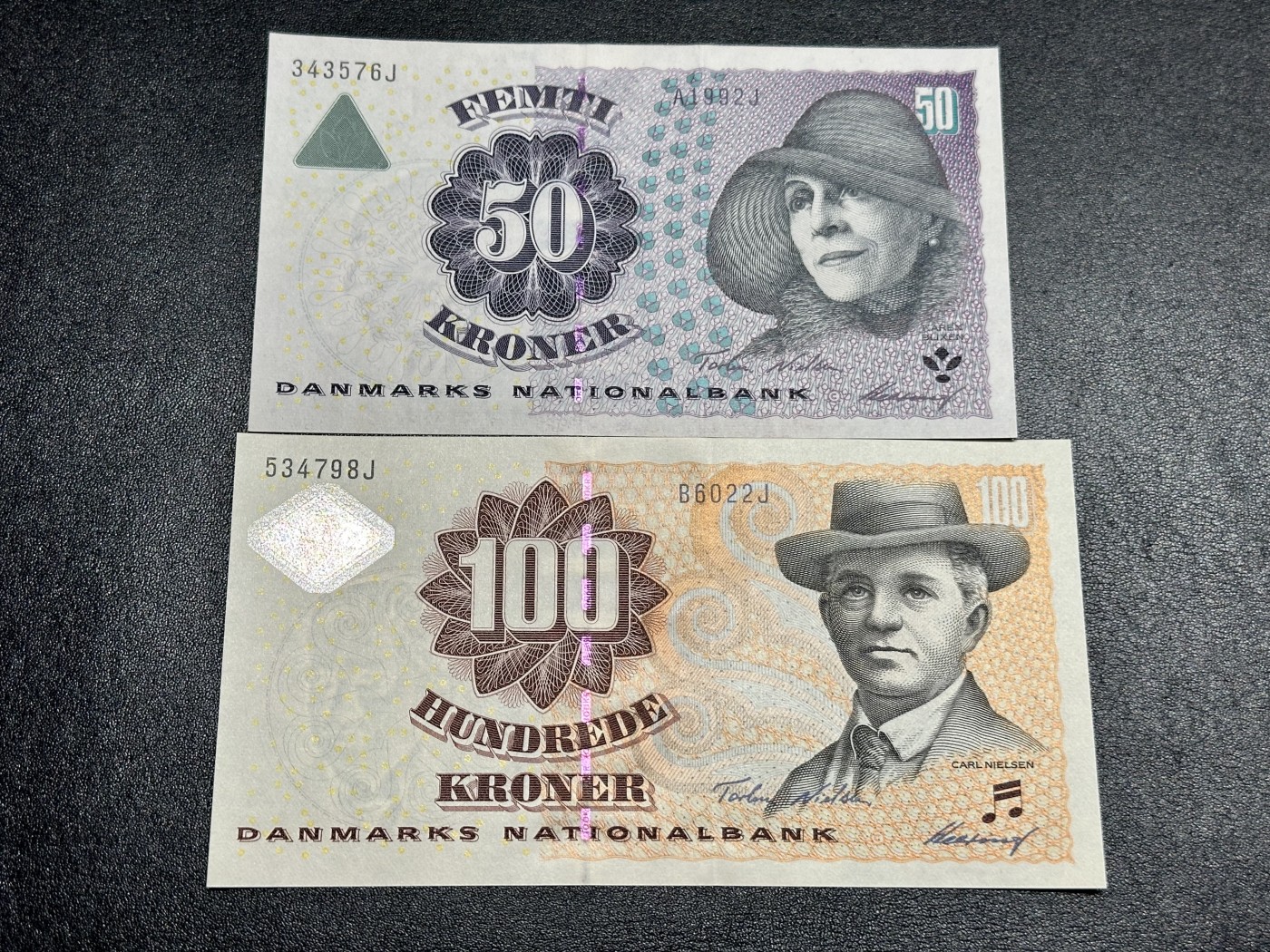 《外钞收藏家》第三百二十期（爱尔兰、北爱尔兰、马耳他专场） 丹麦浮雕版50、100克朗 两张一起 全新UNC