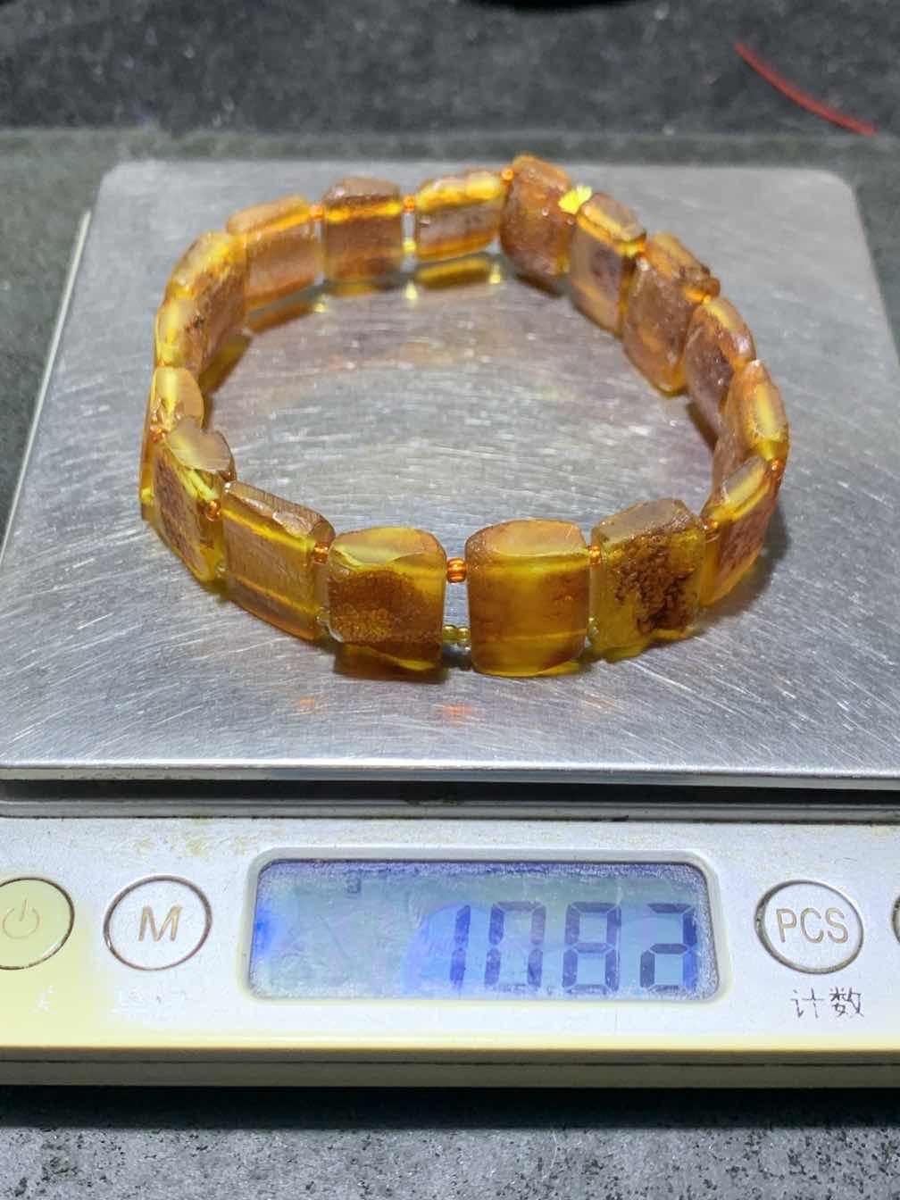 精美乌克兰原皮蜜蜡手排一个，