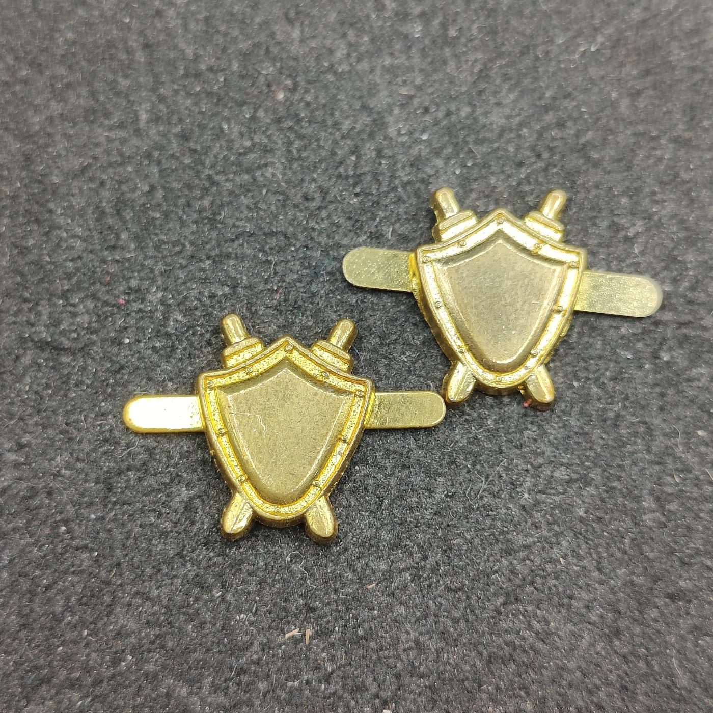 全场0元起拍 第116期 咸鱼国勋章拍卖专场 12月13日（周三）下午6：00开始 蒙古国安领花一对