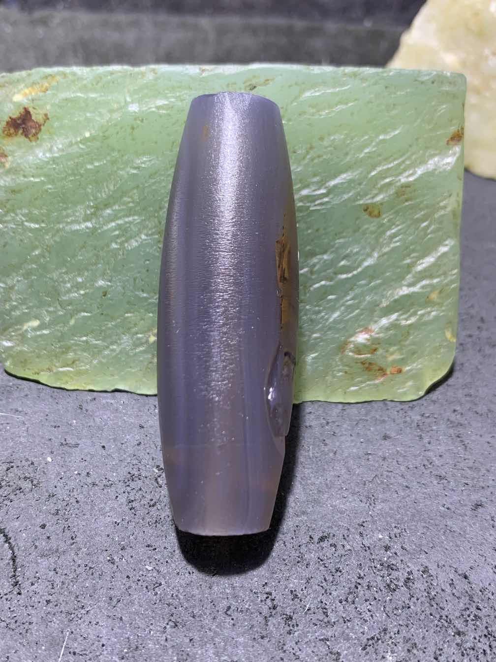 精美亚光高玉化巴西玛瑙手工俏色巧雕美女随形大桶珠一个